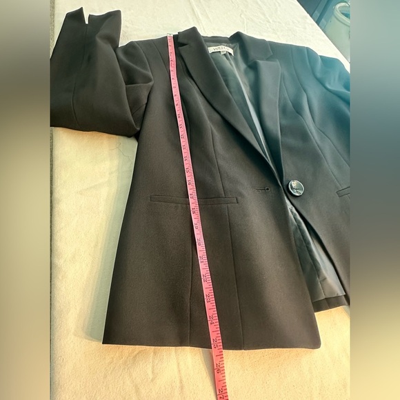 Kasper Black Lined Blazer - Nice Detailing Size 12 EUC - Picture 9 of 11
